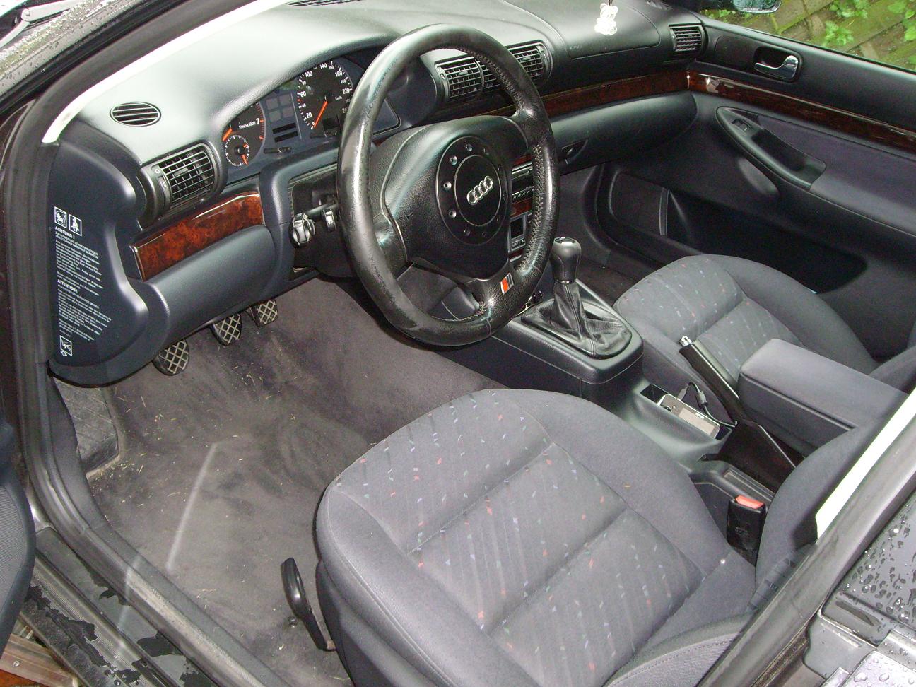 Audi A4 B5 2.6 : Biete Audi
