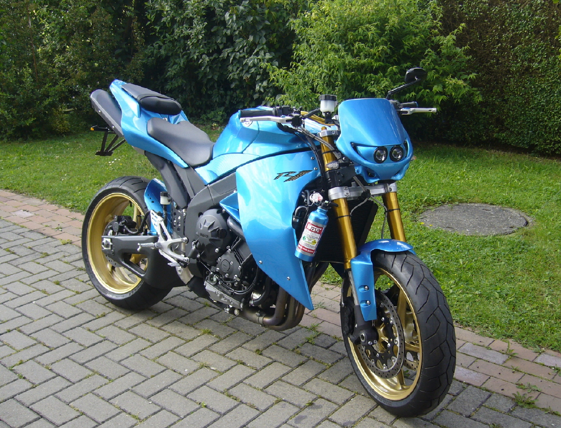 Yamaha r1 стритфайтер