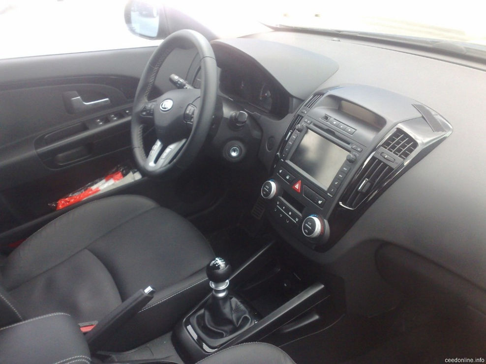 2010-ceed-interieur-3 : Kia Ceed Facelift für 2010 und neue Motoren ... 2010-ceed-interieur-3 : Kia Ceed Facelift für 2010 und neue Motoren ...