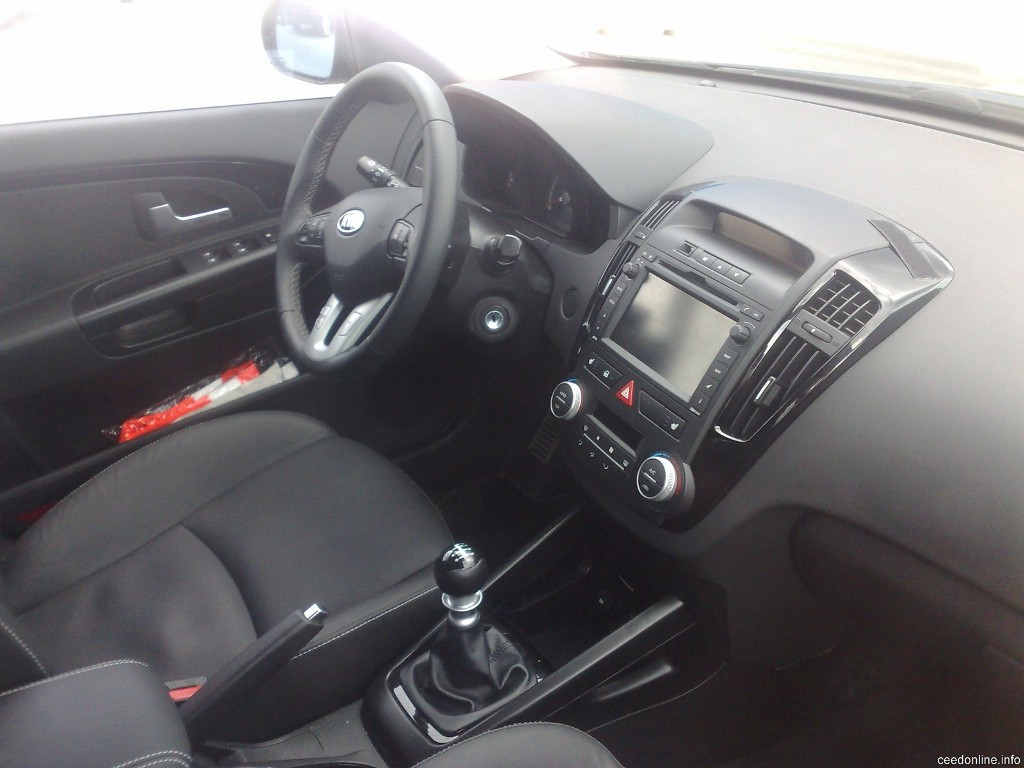 2010-ceed-interieur-3 : Kia Ceed Facelift für 2010 und neue Motoren ... 2010-ceed-interieur-3 : Kia Ceed Facelift für 2010 und neue Motoren ...